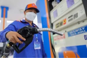 Nhiều trường hợp xe bị đổ nhầm nhiên liệu cho nhân viên cây xăng bất cẩn